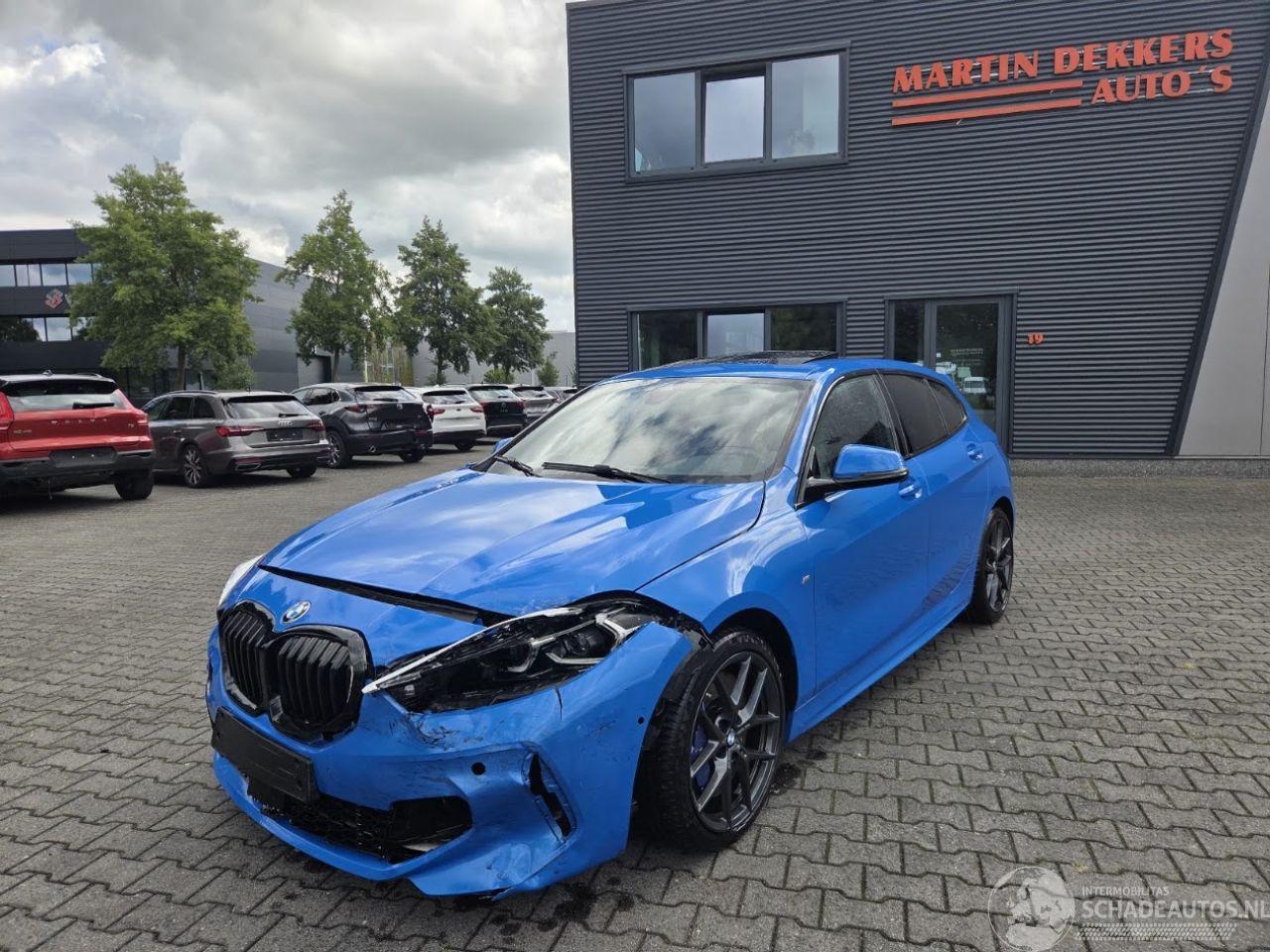 BMW 1-serie 118i  M-SPORTPAKKET / PANO / SPORTSTOELEN