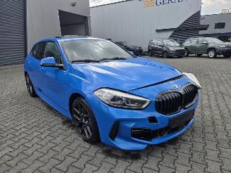 BMW 1-serie 118i  M-SPORTPAKKET / PANO / SPORTSTOELEN picture 11
