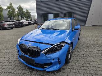 BMW 1-serie 118i  M-SPORTPAKKET / PANO / SPORTSTOELEN picture 15