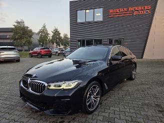 damaged passenger cars BMW 5-serie 520e P-HEV M-SPORT / 72 DKM 2022/1