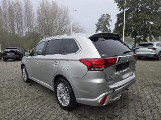 Mitsubishi Outlander 2.4 PHEV Pure+ 169KW - AWD / CAMERA / NAVI / STOELVERW picture 3