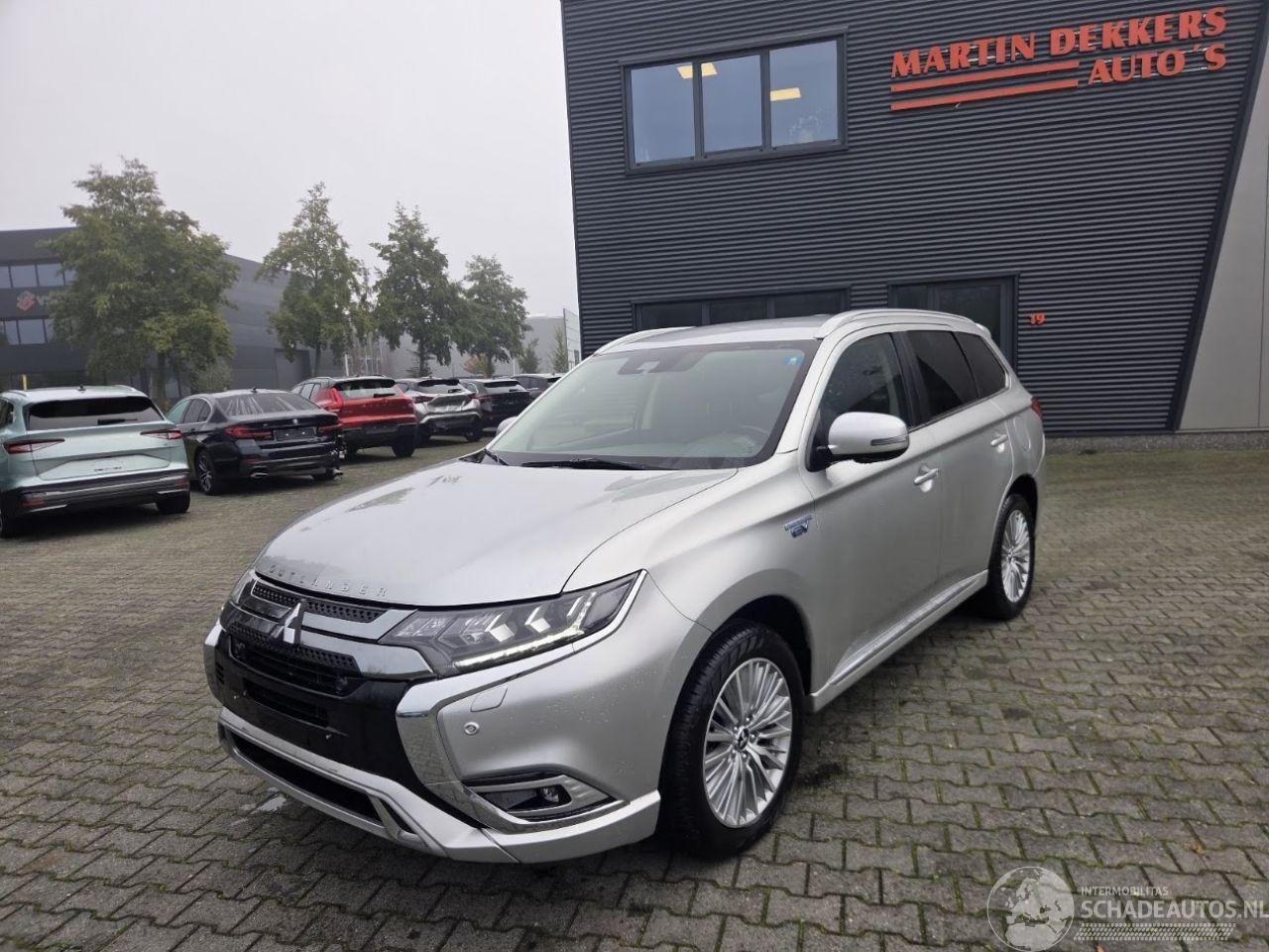 Mitsubishi Outlander 2.4 PHEV Pure+ 169KW - AWD / CAMERA / NAVI / STOELVERW