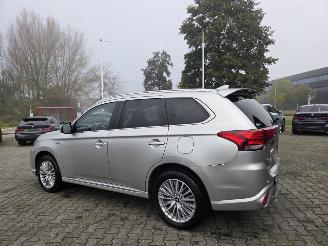 Mitsubishi Outlander 2.4 PHEV Pure+ 169KW - AWD / CAMERA / NAVI / STOELVERW picture 4