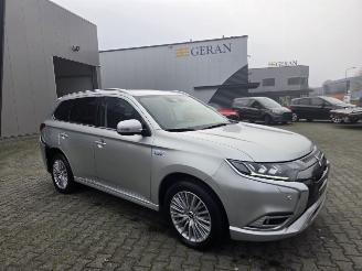 Mitsubishi Outlander 2.4 PHEV Pure+ 169KW - AWD / CAMERA / NAVI / STOELVERW picture 9