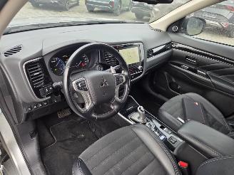 Mitsubishi Outlander 2.4 PHEV Pure+ 169KW - AWD / CAMERA / NAVI / STOELVERW picture 14
