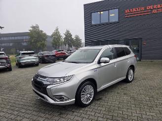 Mitsubishi Outlander 2.4 PHEV Pure+ 169KW - AWD / CAMERA / NAVI / STOELVERW picture 2