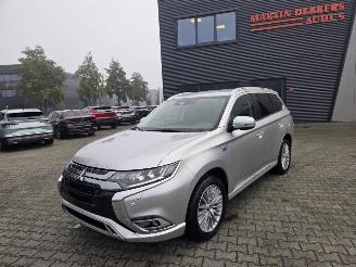 Schadeauto Mitsubishi Outlander 2.4 PHEV Pure+ 169KW - AWD / CAMERA / NAVI / STOELVERW 2020/3