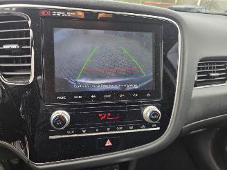 Mitsubishi Outlander 2.4 PHEV Pure+ 169KW - AWD / CAMERA / NAVI / STOELVERW picture 17