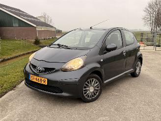 damaged passenger cars Toyota Aygo | AIRCO | APK TOT SEPT-2026 | RIJDENDE AUTO !! 2008/9