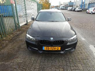 Voiture accidenté BMW 3-serie 320i sport 2012/5