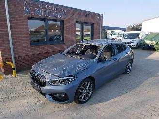 damaged passenger cars BMW 1-serie 118 D SPORTLINE 2021/10