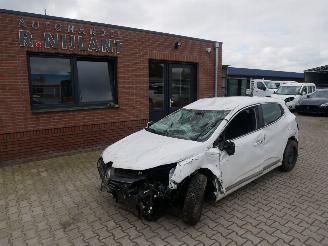 Unfallwagen Renault Clio V 2021/8