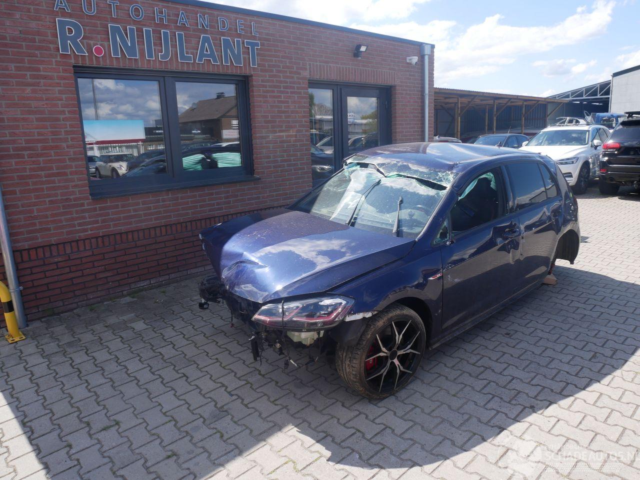 Volkswagen Golf GTI PERFORMANCE LED DSG ALCANTARA