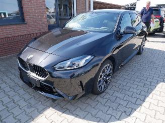 BMW 1-serie 120i M-SPORT picture 2