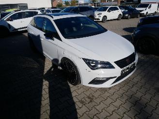 Seat Leon ST FR CUPRA 300 4 DRIVE PANORAMADAK LED ALCANTARA picture 2