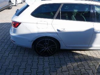 Seat Leon ST FR CUPRA 300 4 DRIVE PANORAMADAK LED ALCANTARA picture 5
