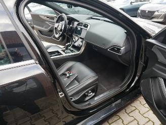 Jaguar XF R DYNAMIC MOTORSCHADE picture 10