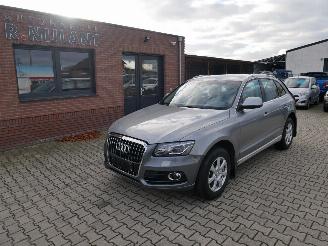 Schadeauto Audi Q5 2.0 TDI QUATTRO LEER BI XENON 2010/10