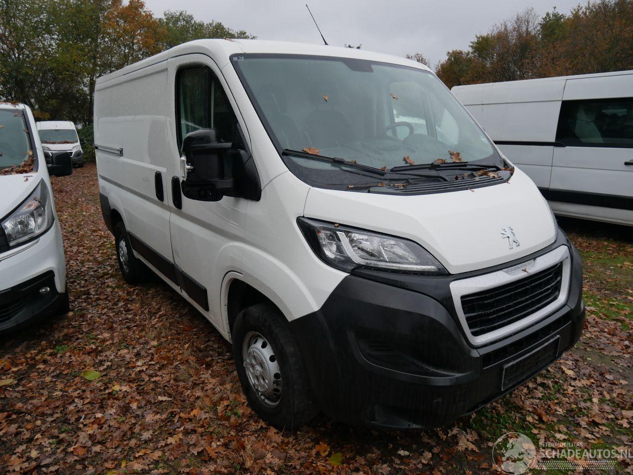 Peugeot Boxer L1H1 MOTORSCHADE
