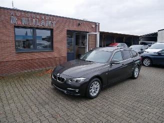 Damaged car BMW 3-serie 320 D LUXURY X-DRIVE PANORAMADAK LEER LED 2016/10