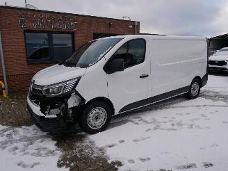 uszkodzony samochody ciężarowe Renault Trafic L2H1 COMFORT 2022/3