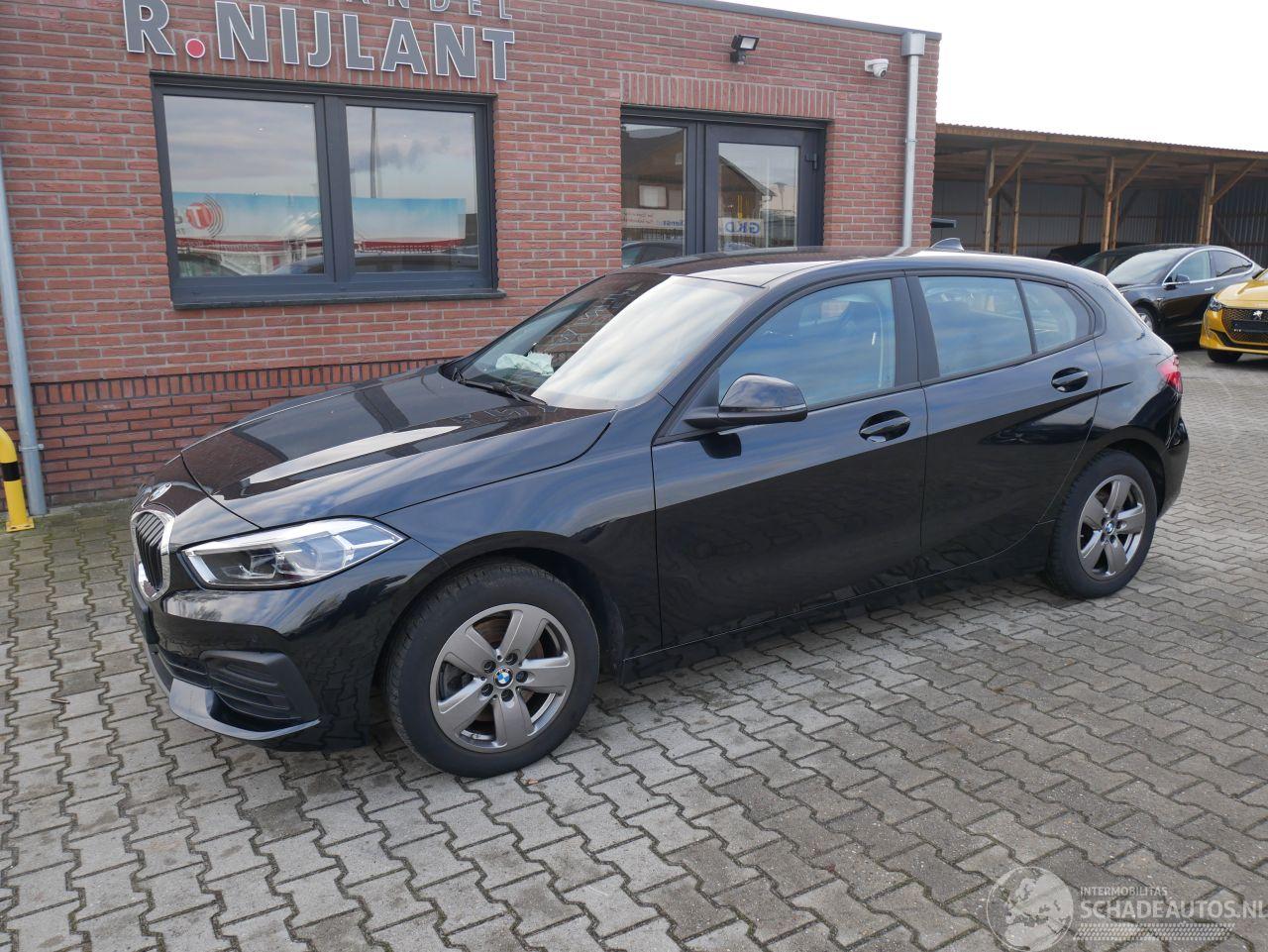 BMW 1-serie 116 d ADVANTAGE LED VIRTUAL COCKPIT.