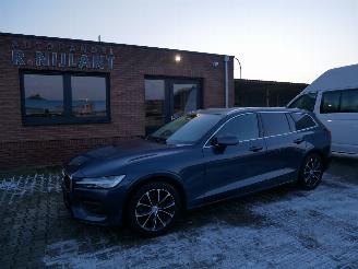 krockskadad bil auto Volvo V-60 MOMENTUM LEER LED 2018/12