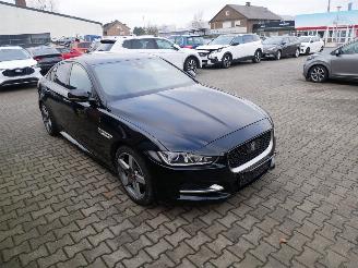 Jaguar XE R SPORT MOTOR ROOKT BIJ RIJDEN!!! picture 2
