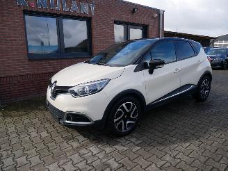 damaged passenger cars Renault Captur  2016/3