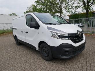škoda dodávky Renault Trafic L1H1 MOTORSCHADE 2019/10