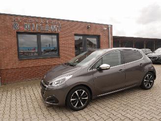 Voiture accidenté Peugeot 208 TECH EDITION AUTOMAAT. 2019/1