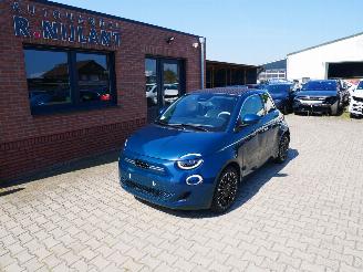 Schadeauto Fiat 500E LA PRIMA BY BOCELLI JBL LEER LED CABRIO 2023/8