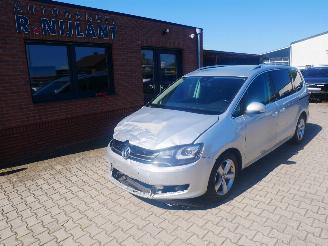 Vaurioauto  passenger cars Volkswagen Sharan HIGHLINE BMT 2011/10