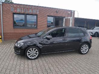 Schadeauto Volkswagen Golf HIGHLINE 2017/3