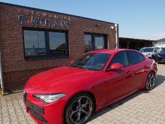 uszkodzony samochody osobowe Alfa Romeo Giulia VELOCE Q4 BI-XENON LEER APPLE CARPLAY 4x4 2019/7