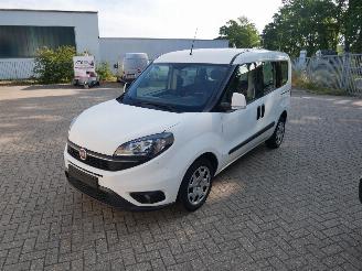 Schadeauto Fiat Doblo 5 PERSOONS MOTORSCHADE 2018/10