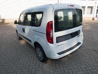 Fiat Doblo 5 PERSOONS MOTORSCHADE picture 4
