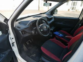 Fiat Doblo 5 PERSOONS MOTORSCHADE picture 5