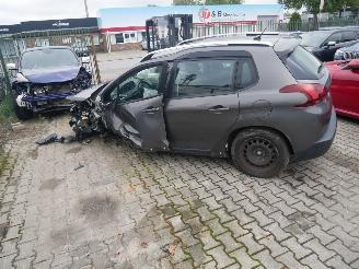 Peugeot 2008 GEEN PAPIEREN.ALLEEN VOOR ONDERDELEN. picture 4
