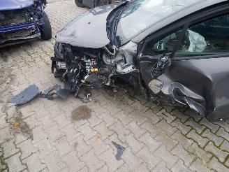 Peugeot 2008 GEEN PAPIEREN.ALLEEN VOOR ONDERDELEN. picture 3