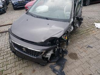 Peugeot 2008 GEEN PAPIEREN.ALLEEN VOOR ONDERDELEN. picture 2