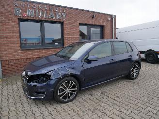 Schadeauto Volkswagen Golf HIGHLINE BMT LEER XENON 2014/11