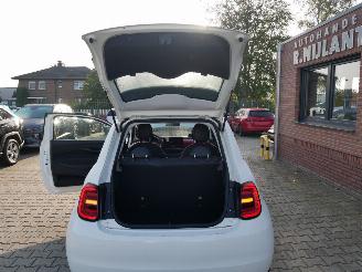 Fiat 500E RED picture 17