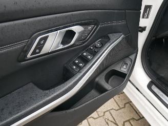 BMW 3-serie 330i TOURING XDRIVE M-SPORT SCHUIFDAK LEER LED picture 14
