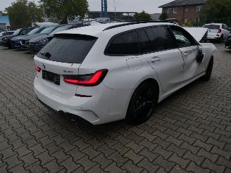 BMW 3-serie 330i TOURING XDRIVE M-SPORT SCHUIFDAK LEER LED picture 3