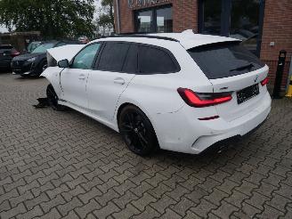 BMW 3-serie 330i TOURING XDRIVE M-SPORT SCHUIFDAK LEER LED picture 2