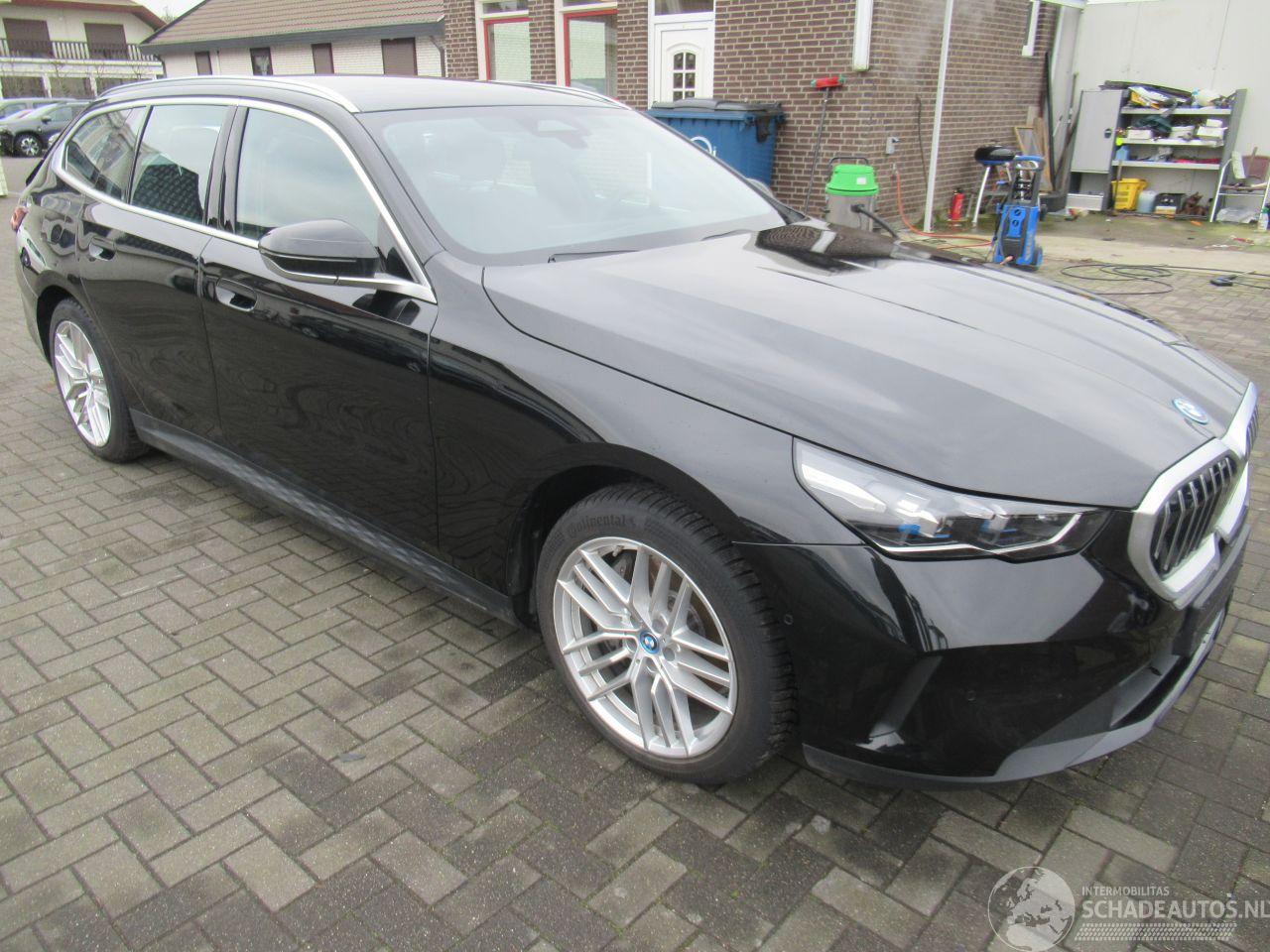 BMW i5 i5 E-Drive40 Touring  Leer Navi Camera Led StoelVerwarming...