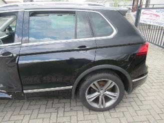 Volkswagen Tiguan 1.5TSI 150pk DSG-Aut. R-LINE Climatronic Leer Navi Panorama-D Camera ..... picture 8