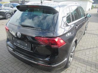 Unfallwagen Volkswagen Tiguan 1.5TSI 150pk DSG-Aut. R-LINE Climatronic Leer Navi Panorama-D Camera ..... 2020/6
