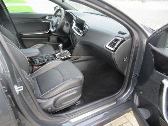 Kia Proceed ProCeed 1.0T-GDI120pk 15.840KM!! GT-LINE Leer  Navi  Camera  Panorama-D  JBL-Sound  Keyless-Go  Stoel/Stuur-Verwarming  SchuifDak... picture 13